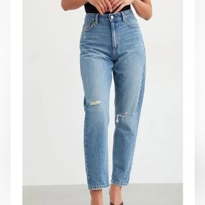 NWT Claudia distressed mom jeans